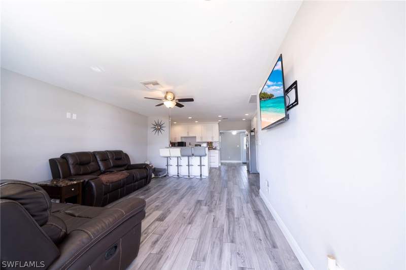 4 bedroom SingleFamilyResidence at 1701 Framingham Ct, Bowling Green, Fort Myers — photo 2