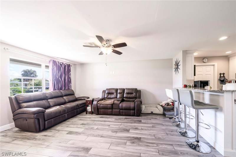 4 bedroom SingleFamilyResidence at 1701 Framingham Ct, Bowling Green, Fort Myers — photo 3