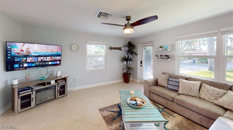 3 bedroom SingleFamilyResidence at 560 E Valley Dr, Bonita Shores, Bonita Springs — photo 3