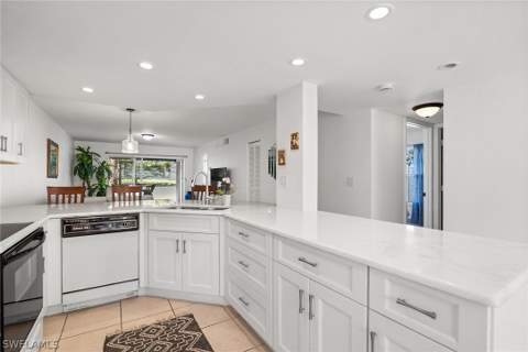 821 Gulf Pavilion Dr 106, Naples FL - photo 8 of 34
