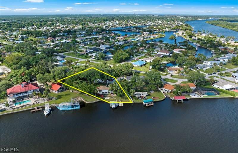 2 bedroom SingleFamilyResidence at 13782 River Forest Dr, River Forest, Fort Myers — photo 3