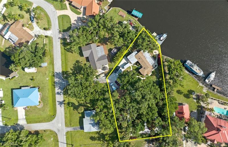 2 bedroom SingleFamilyResidence at 13782 River Forest Dr, River Forest, Fort Myers — photo 4