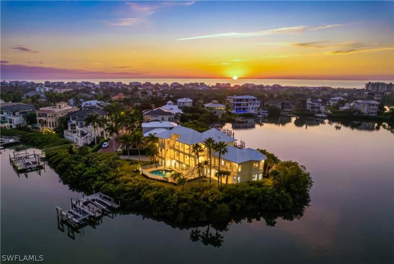 4 bedroom SingleFamilyResidence at 195 San Mateo DR, SOUTHPORT ON THE BAY, Bonita Springs — photo 1