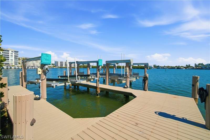 4 bedroom SingleFamilyResidence at 195 San Mateo DR, SOUTHPORT ON THE BAY, Bonita Springs — photo 3