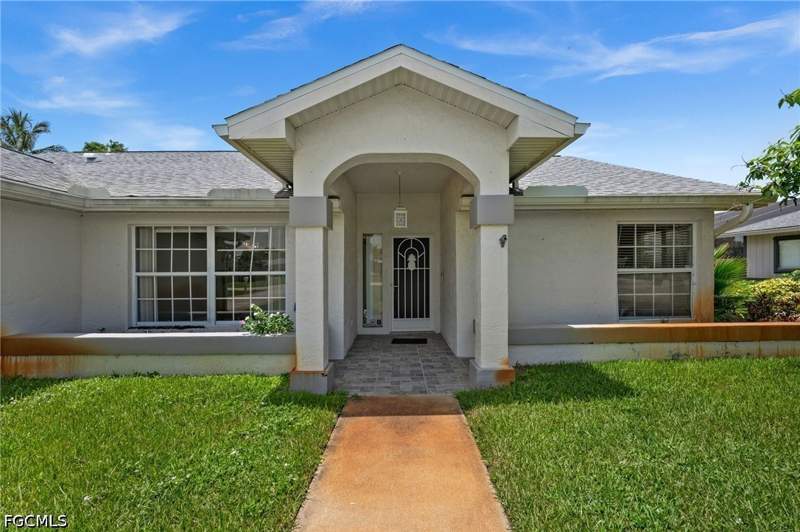 3 bedroom SingleFamilyResidence at 7305 Constitution Cir, San Carlos Park Golf Course Addition, Fort Myers — photo 2