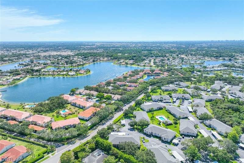 2 bedroom Condominium at 605 Squire Cir 103, Newcastle, Naples — photo 4