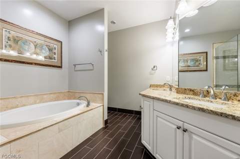 5550 Berkshire Dr 202, Fort Myers FL - photo 14 of 32