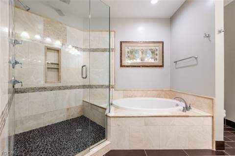 5550 Berkshire Dr 202, Fort Myers FL - photo 15 of 32