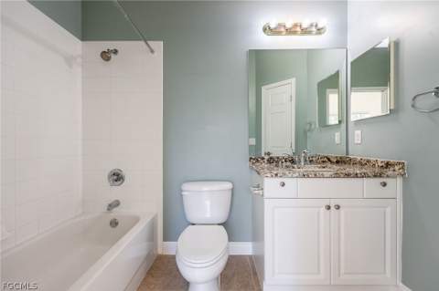 5550 Berkshire Dr 202, Fort Myers FL - photo 18 of 32