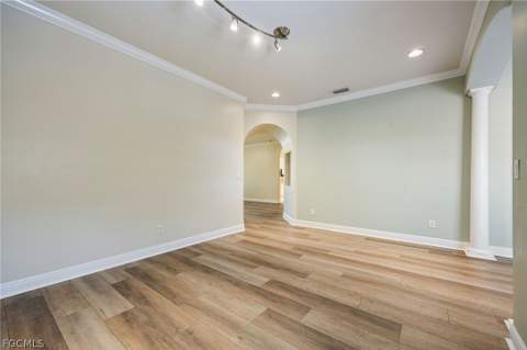 5550 Berkshire Dr 202, Fort Myers FL - photo 6 of 32