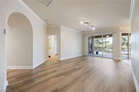 5550 Berkshire Dr 202, Fort Myers FL - photo 8 of 32