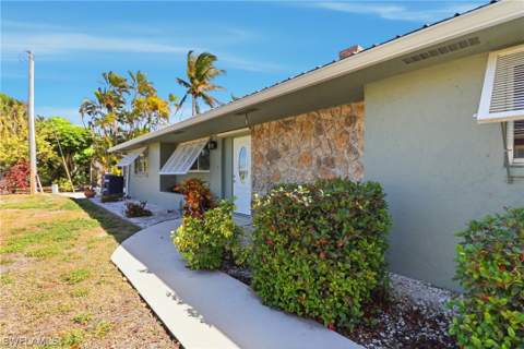 2740 Sanibel Blvd, St James City FL - photo 13 of 50