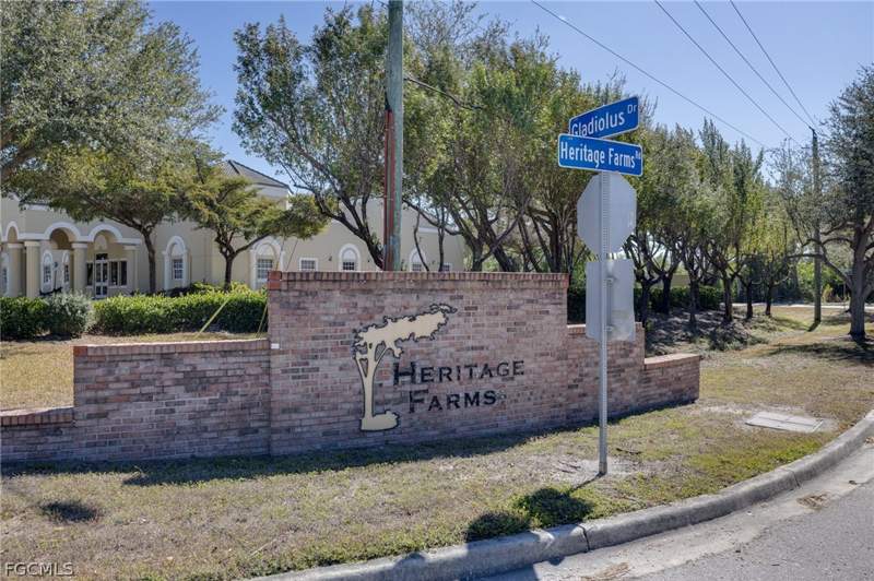 4 bedroom SingleFamilyResidence at 3739 Liberty Sq, Heritage Farms, Fort Myers — photo 2