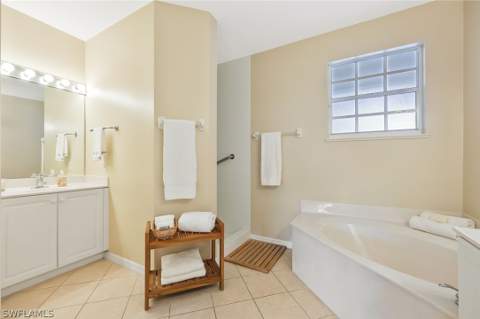 2180 Hawksridge Dr 2002, Naples FL - photo 15 of 29