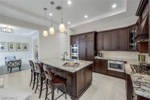 2106 Modena Ct, Naples FL - photo 11 of 42