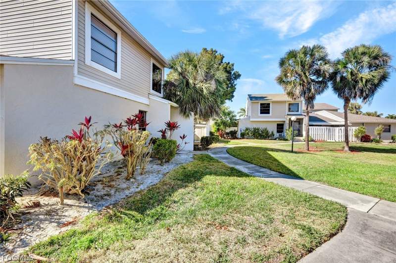 2 bedroom Condominium at 1423 SW Courtyards Ter 70, Courtyards Of Cape Coral South, Cape Coral — photo 4