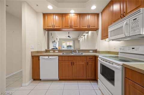 1105 Van Loon Commons Cir 304, Cape Coral FL - photo 9 of 34