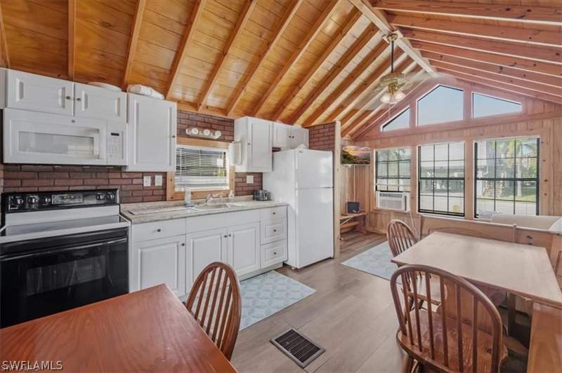 1 bedroom ManufacturedHome at 825 Copeland Ave S 20, Glades Haven Resort And Marina, Everglades City — photo 3