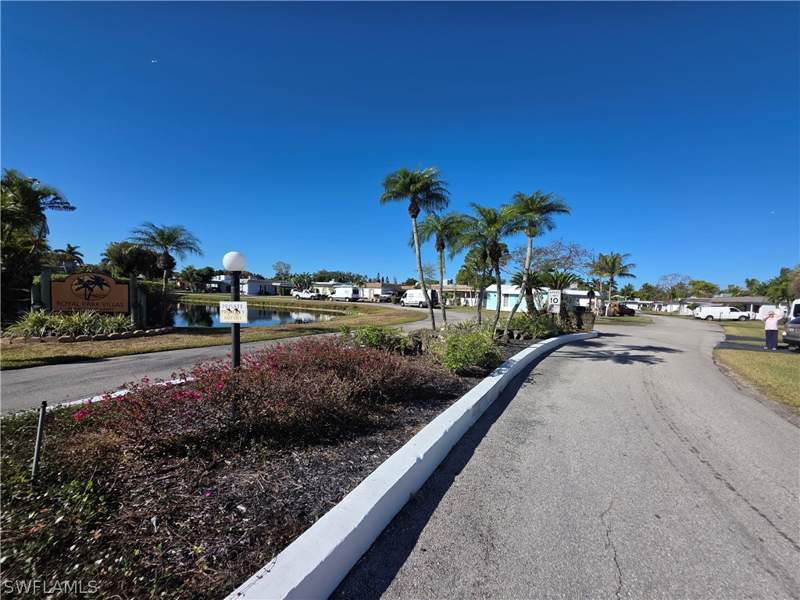 2 bedroom Detached at 1 Knights Bridge Rd A1, Royal Park Villas, Naples — photo 3