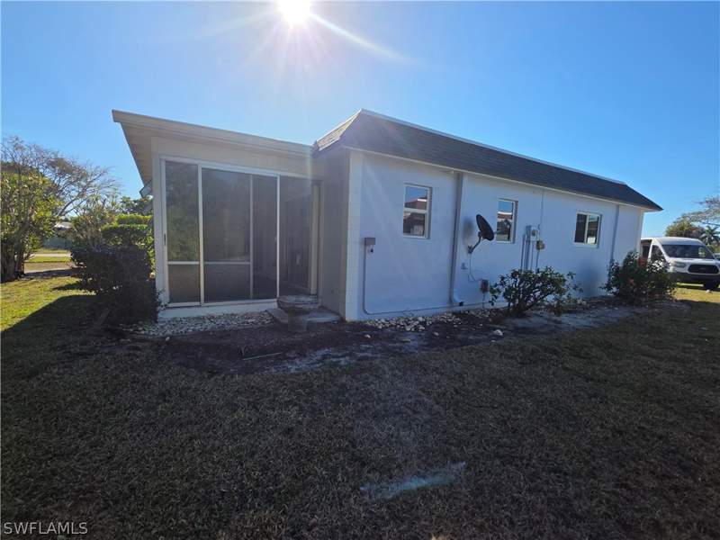 2 bedroom Detached at 1 Knights Bridge Rd A1, Royal Park Villas, Naples — photo 5