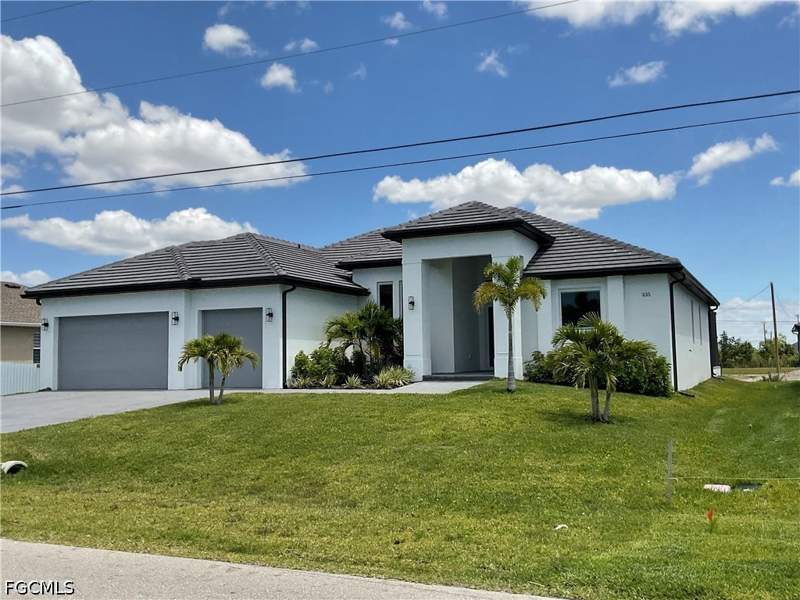 4 bedroom SingleFamilyResidence at 335 SW 31st Pl, Cape Coral, Cape Coral — photo 2