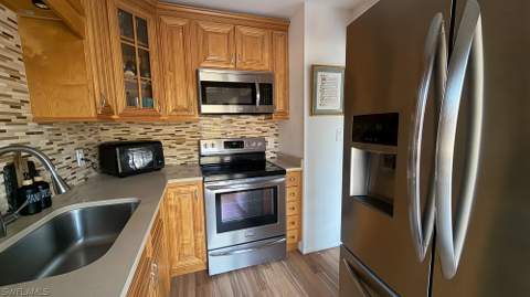 550 Broad Ave S 550, Naples FL - photo 10 of 28