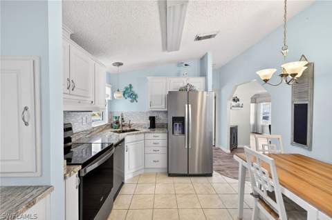 10390 Wales Loop, Bonita Springs FL - photo 6 of 40