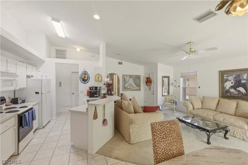 2 bedroom Attached at 409 Bethany Village Cir, Villages Of Bethany Trace, Lehigh Acres — photo 4