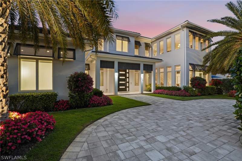 4 bedroom SingleFamilyResidence at 725 Harbour Dr, Moorings, Naples — photo 5