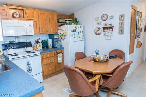 12130 Palm Dr, Fort Myers FL - photo 12 of 31