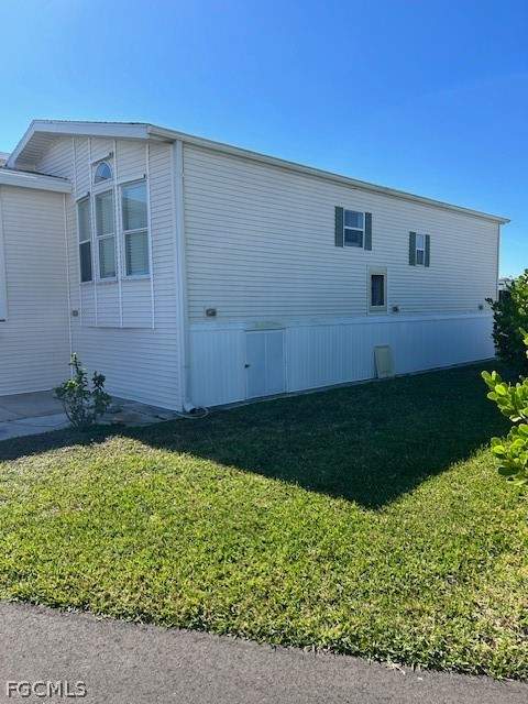 2 bedroom ManufacturedHome at 19681 Summerlin Rd D-334, Palmetto Palms R V, Fort Myers — photo 2