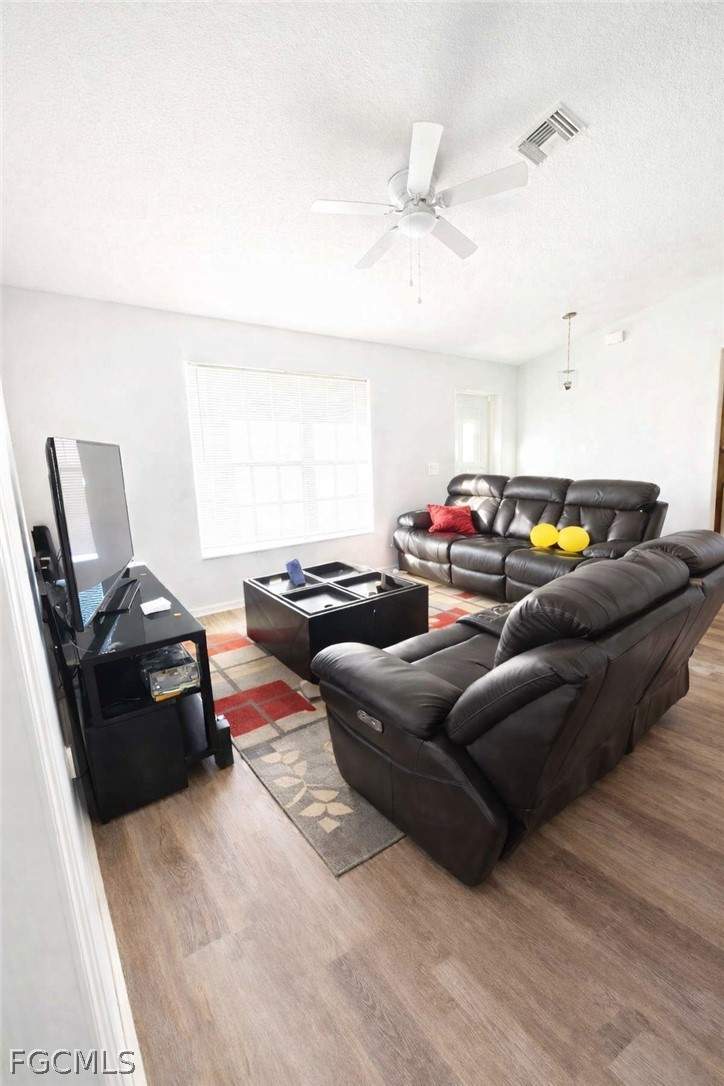 3 bedroom SingleFamilyResidence at 1518 Senior Ct, Varsity Lakes, Lehigh Acres — photo 3