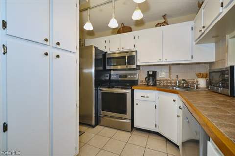 9650 Green Cypress Ln 22, Fort Myers FL - photo 15 of 50