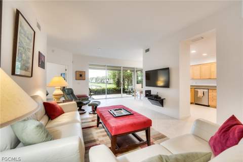 16580 Crownsbury Way 102, Fort Myers FL - photo 9 of 23