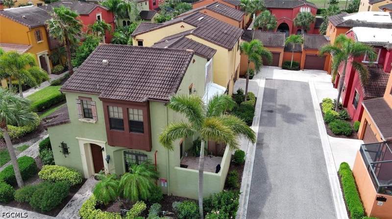 2 bedroom Townhouse at 8856 Oliveria St 9604, Paseo, Fort Myers — photo 2