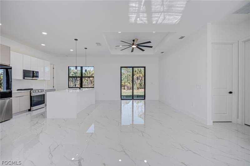 3 bedroom SingleFamilyResidence at 1927 Redmont Ave, Greenbriar, Lehigh Acres — photo 3