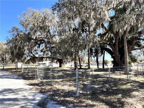 4040 S Edgewater Cir, Labelle FL - photo 10 of 13