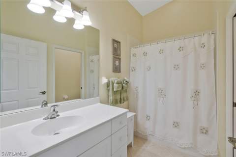 2360 Hidden Lake Ct 8410, Naples FL - photo 15 of 33