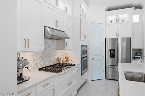 2718 Aviamar Cir, Naples FL - photo 16 of 48