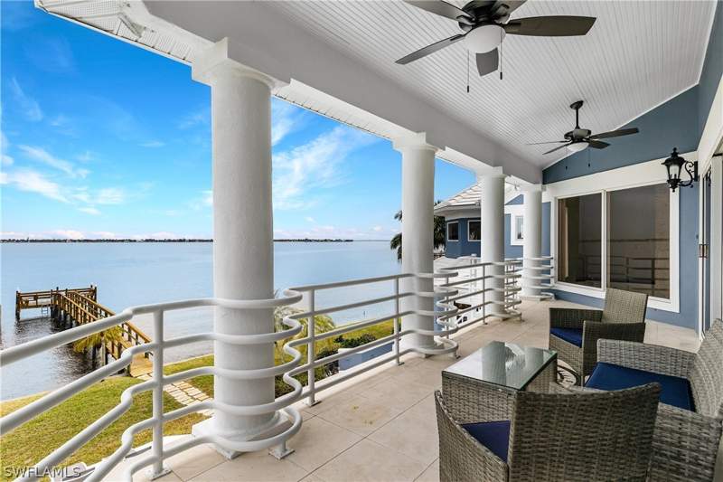 5 bedroom SingleFamilyResidence at 14988 Bonaire Cir, San Mateo, Fort Myers — photo 2