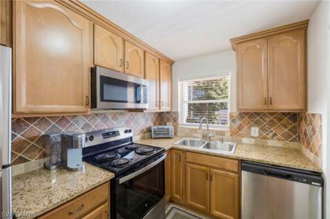 180 Turtle Lake Ct 211, Naples FL - photo 11 of 22