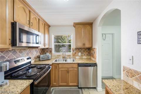 180 Turtle Lake Ct 211, Naples FL - photo 12 of 22