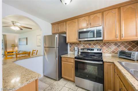 180 Turtle Lake Ct 211, Naples FL - photo 9 of 22