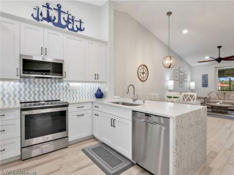 6890 Huntington Lakes Cir 204, Naples FL - photo 12 of 42