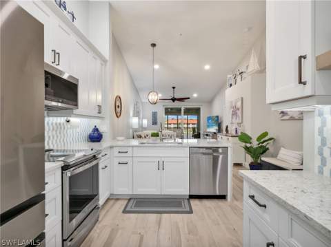 6890 Huntington Lakes Cir 204, Naples FL - photo 14 of 42
