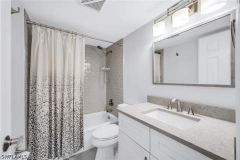 3055 Riviera Dr 102, Naples FL - photo 17 of 33