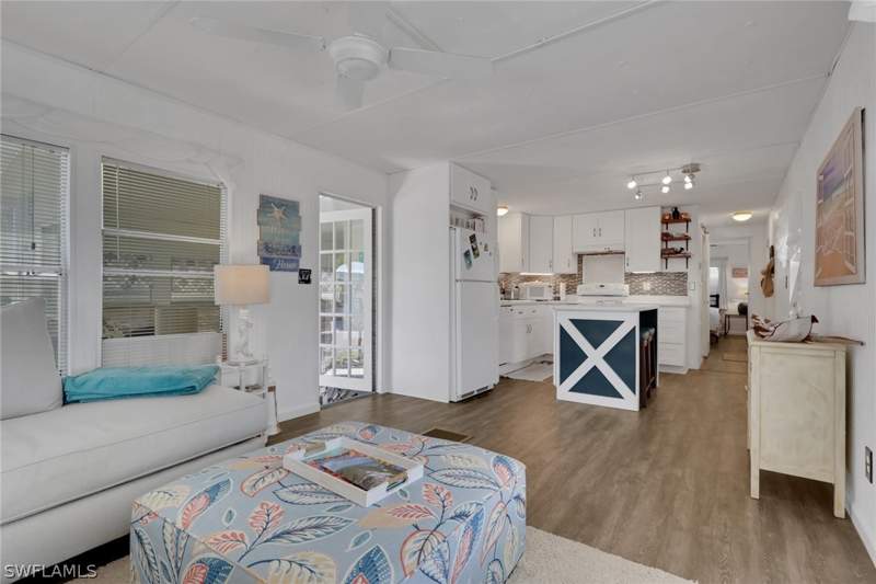 2 bedroom ManufacturedHome at 143 Moorhead Mnr 143, Moorhead Manor, Naples — photo 3