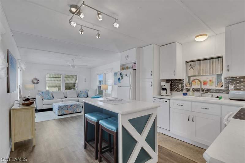 2 bedroom ManufacturedHome at 143 Moorhead Mnr 143, Moorhead Manor, Naples — photo 5