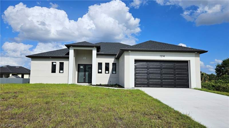 4 bedroom SingleFamilyResidence at 1214 Hibiscus Ave, Lehigh Acres, Lehigh Acres — photo 2
