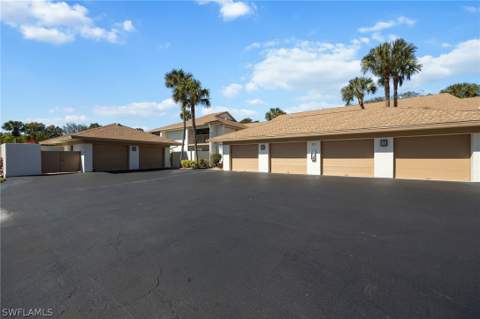 517 Lake Louise Cir 201, Naples FL - photo 24 of 26